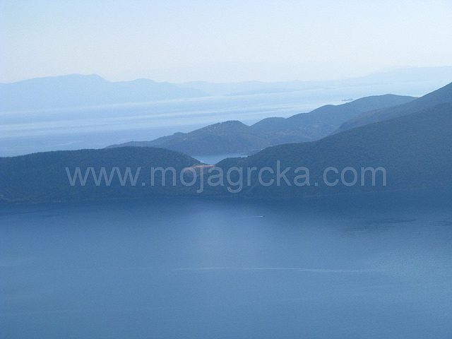 Istocna obala Kefalonije pogled na Itaku